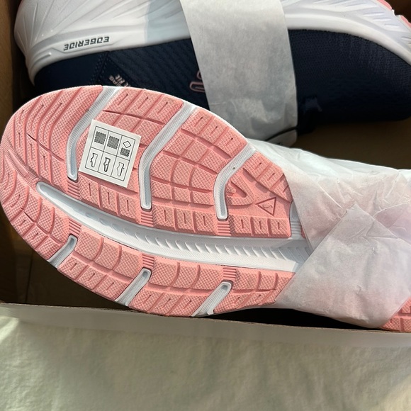 Skechers Black Athletic Shoes for Ultimate Performance - Picture 4 of 5